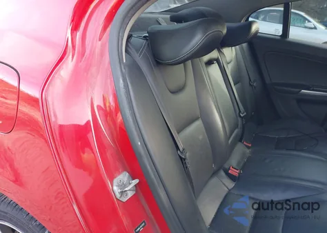 2017 Volvo S60 T5 Dynamic z USA, uszkodzony, nr VIN YV140MTL4H2433247